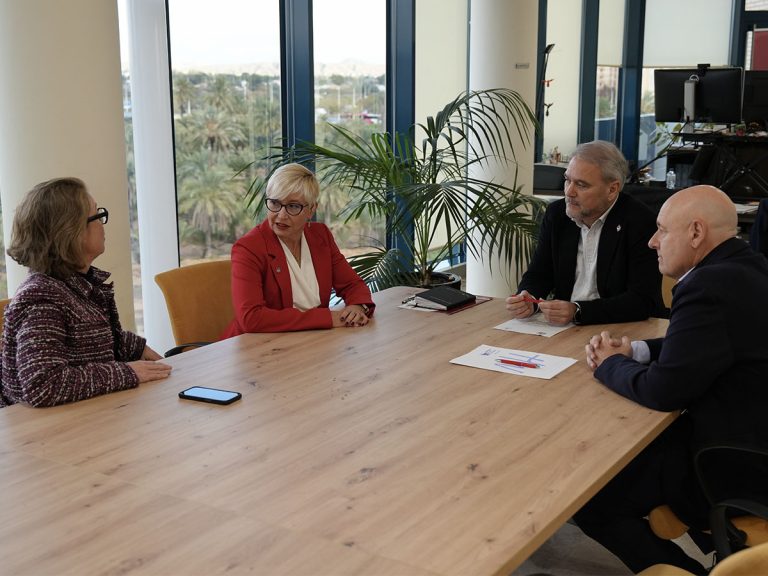 (Español) Creación de la Cátedra de Farmacia Asistencial y Sostenible