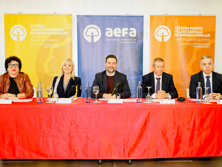 (Español) Más de 60 estudiantes finalizan una nueva edición de los cursos de las Cátedras de Empresa Familiar de la UMH y la UA