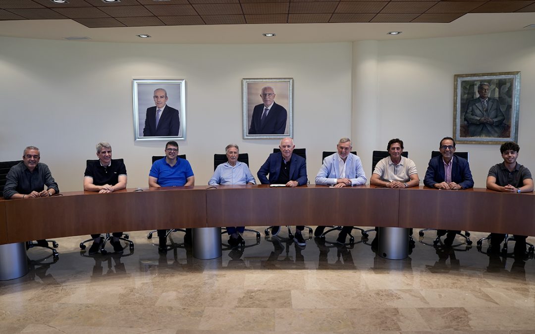 (Español) Entrega de las ayudas ‘Fundación Pedro y Nohemí Parejo Martínez’ a estudiantado en riesgo de exclusión social